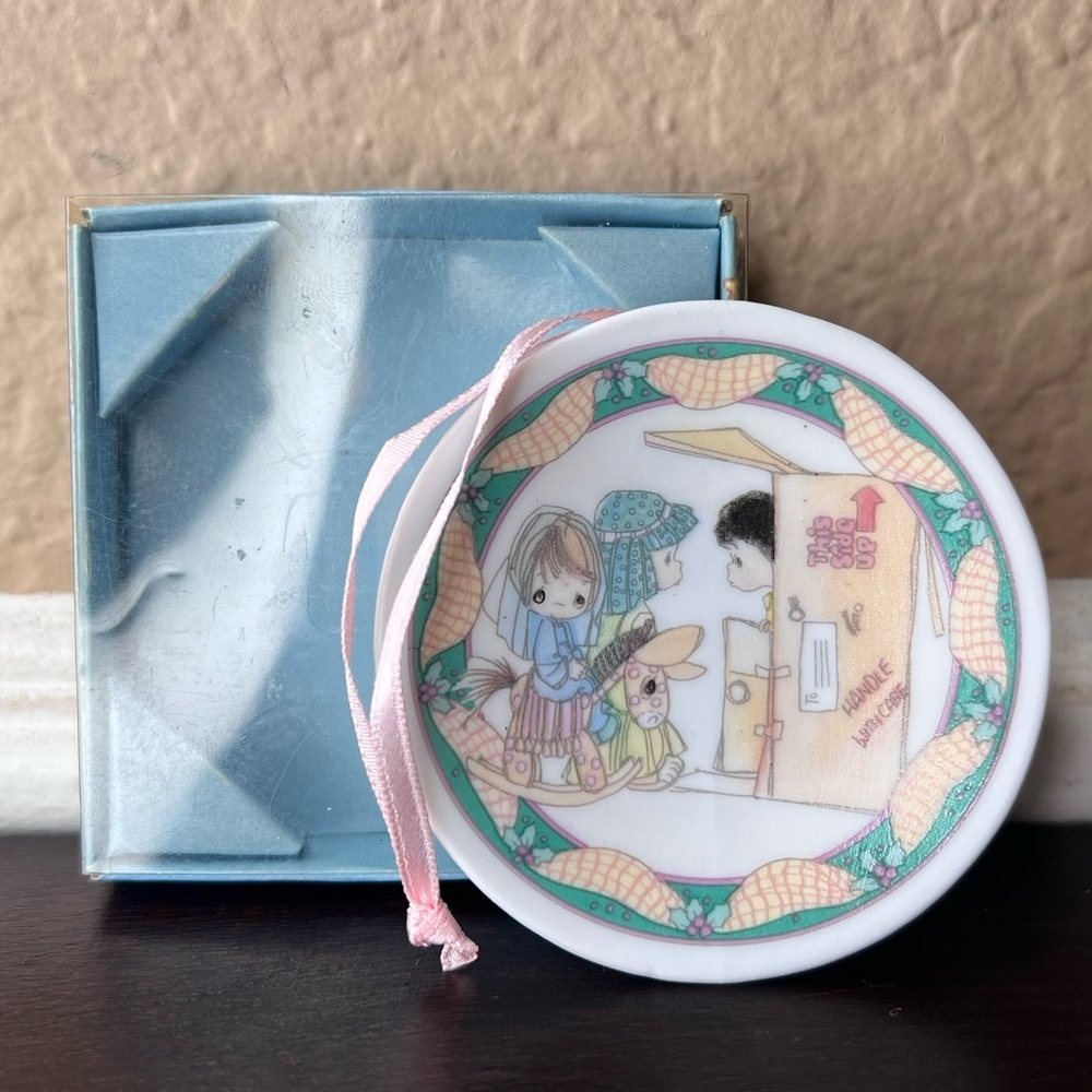 Vintage Precious Moments “No Room at the Inn” Ornament – 1993 Enesco Nativity​